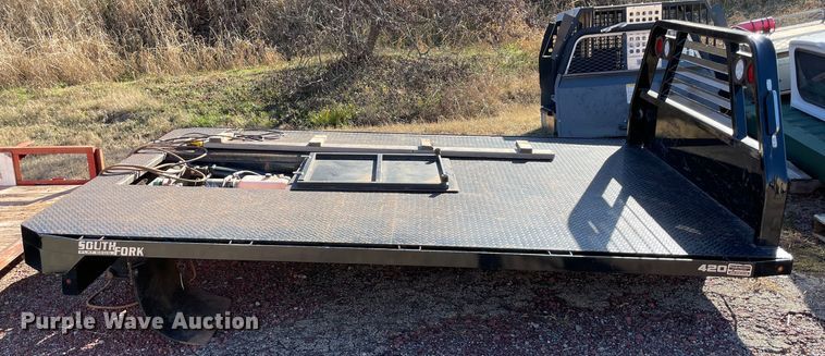image for item MI9549 C5 MFG 420  hydraulic dump truck bed