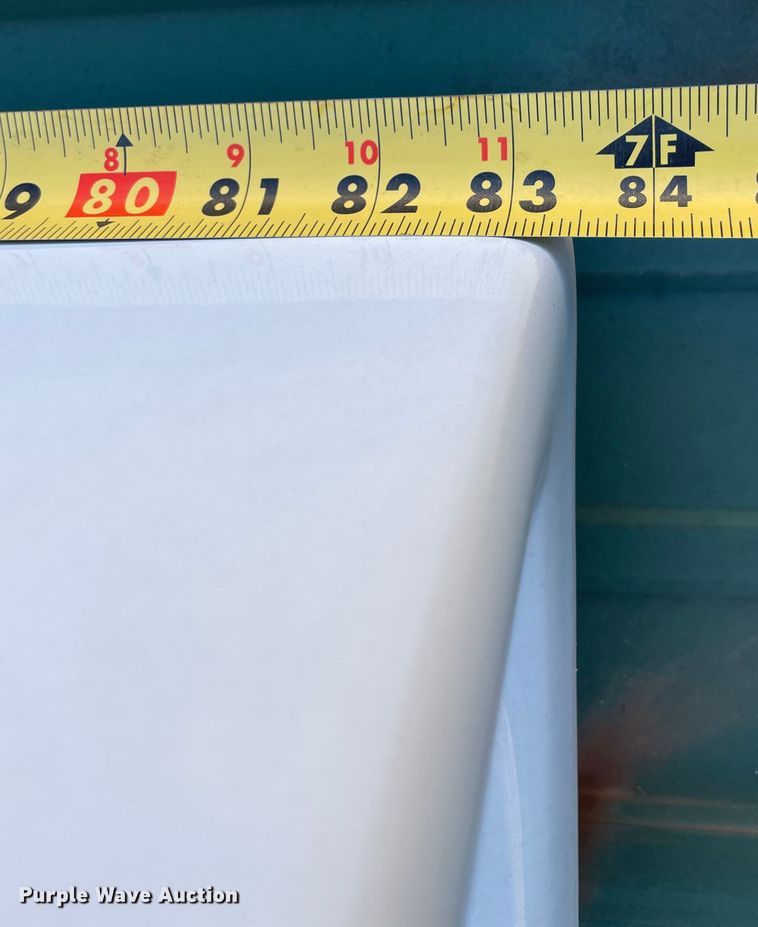 image for item MI9550 Leer  pickup truck topper