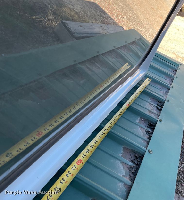 image for item MI9550 Leer  pickup truck topper