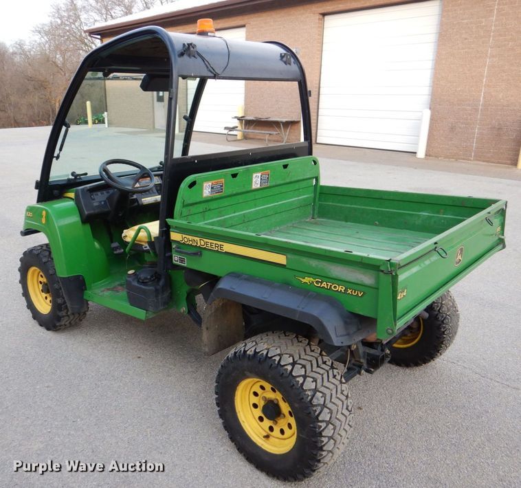 image for item MJ9900 2008 John Deere 620i  utility vehicle
