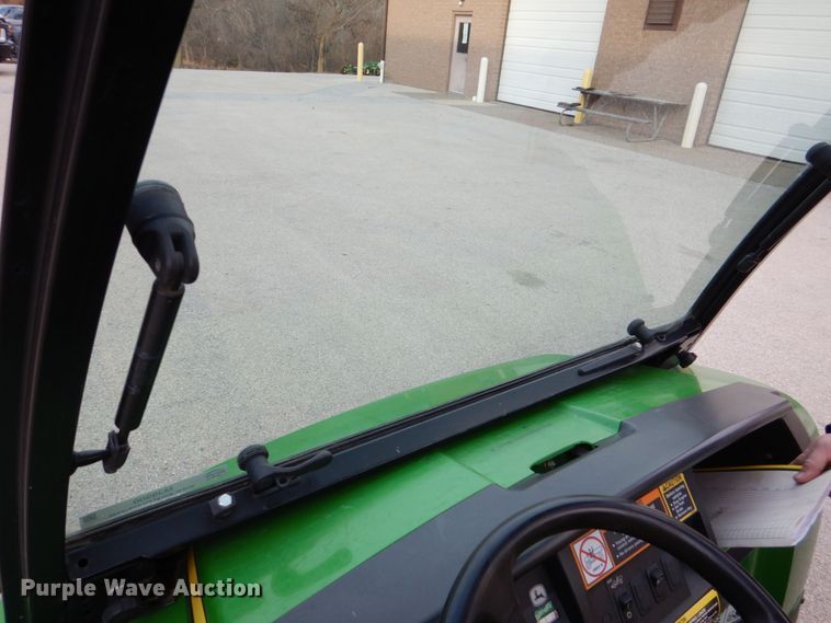 image for item MJ9900 2008 John Deere 620i  utility vehicle