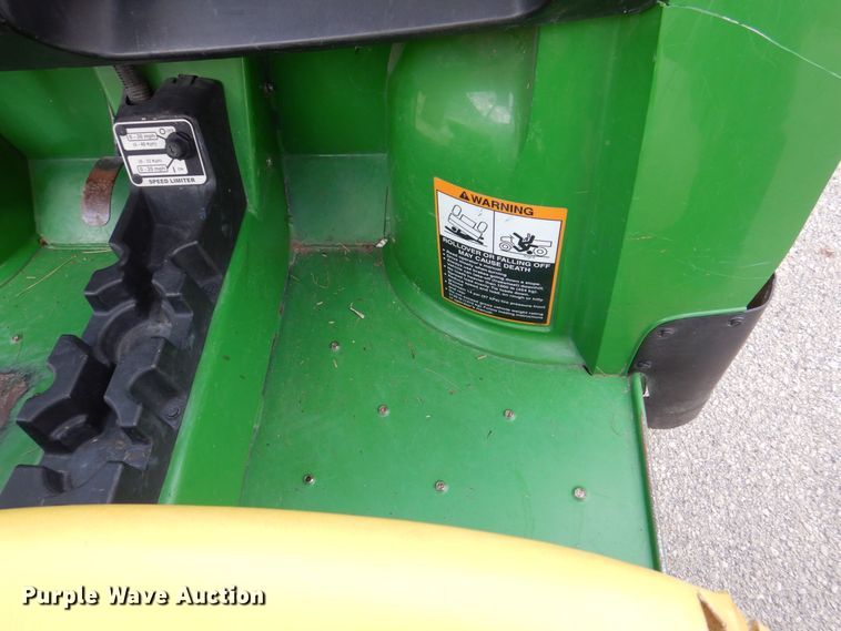 image for item MJ9900 2008 John Deere 620i  utility vehicle