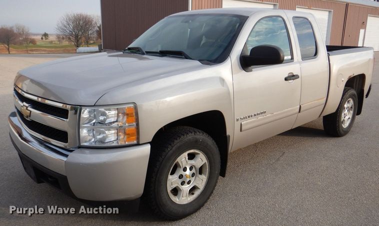 image for item MJ9907 2008 Chevrolet Silverado 1500 LT  Ext. Cab pickup truck