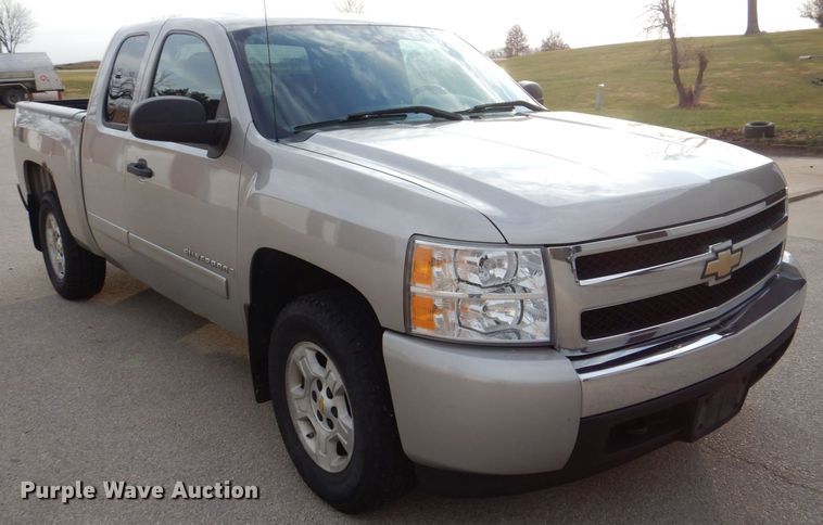 image for item MJ9907 2008 Chevrolet Silverado 1500 LT  Ext. Cab pickup truck