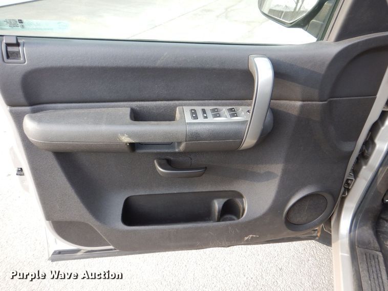 image for item MJ9907 2008 Chevrolet Silverado 1500 LT  Ext. Cab pickup truck