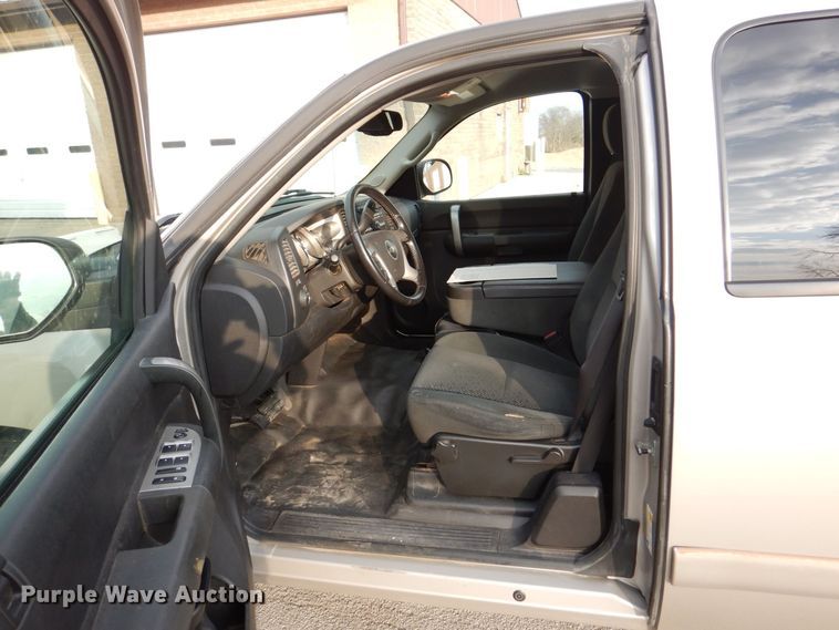 image for item MJ9907 2008 Chevrolet Silverado 1500 LT  Ext. Cab pickup truck