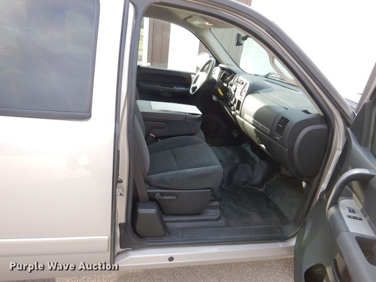 image for item MJ9907 2008 Chevrolet Silverado 1500 LT  Ext. Cab pickup truck