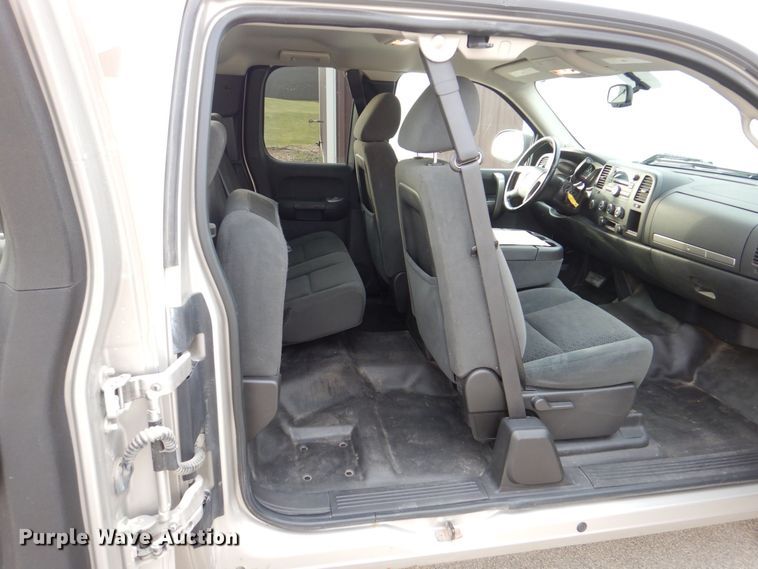 image for item MJ9907 2008 Chevrolet Silverado 1500 LT  Ext. Cab pickup truck