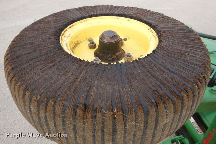 image for item MJ9909 2004 John Deere HX15  batwing rotary mower