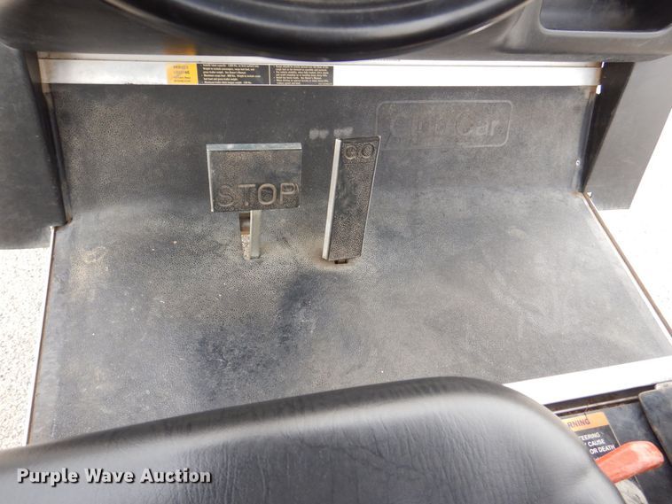 image for item MJ9910 2001 Club Car Carryall Turf 272  golf cart