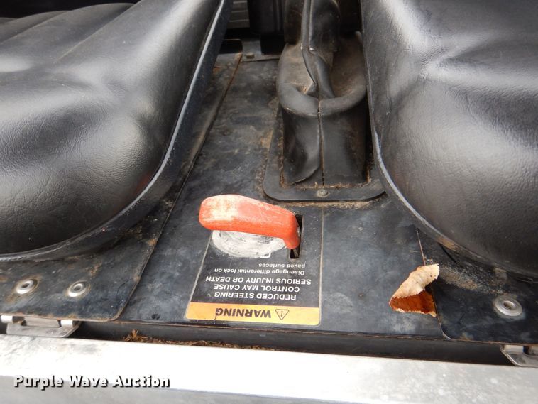 image for item MJ9910 2001 Club Car Carryall Turf 272  golf cart