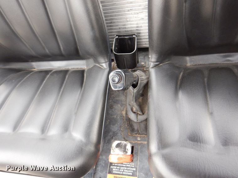 image for item MJ9910 2001 Club Car Carryall Turf 272  golf cart