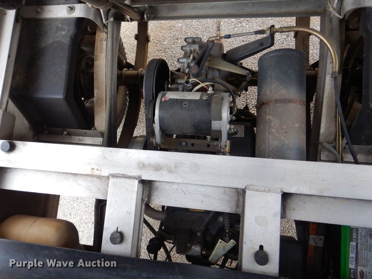 image for item MJ9910 2001 Club Car Carryall Turf 272  golf cart