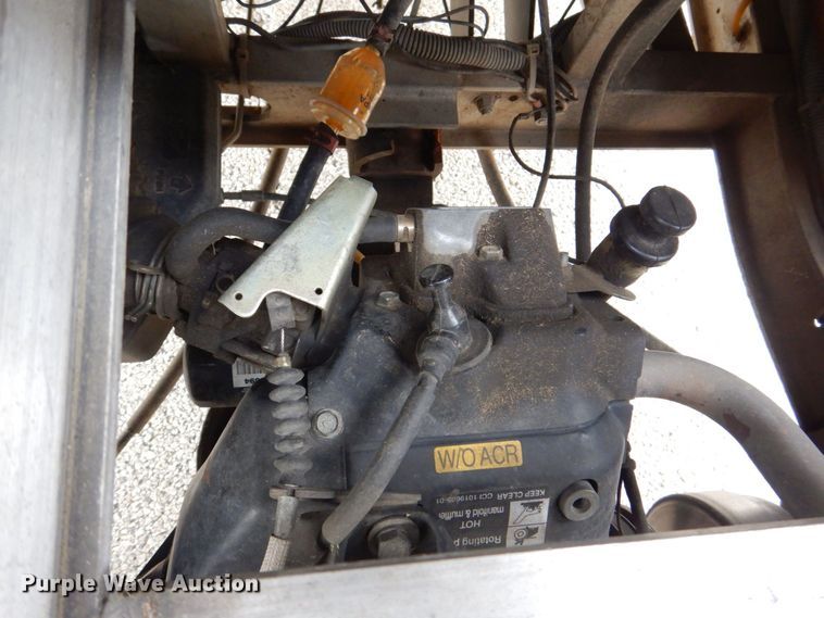 image for item MJ9910 2001 Club Car Carryall Turf 272  golf cart