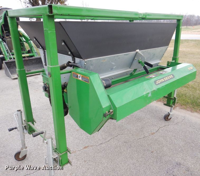 image for item MJ9911 2000 John Deere TD100  top dresser spreader