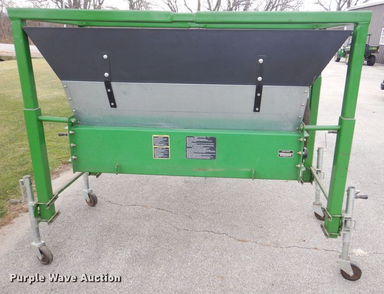 image for item MJ9911 2000 John Deere TD100  top dresser spreader