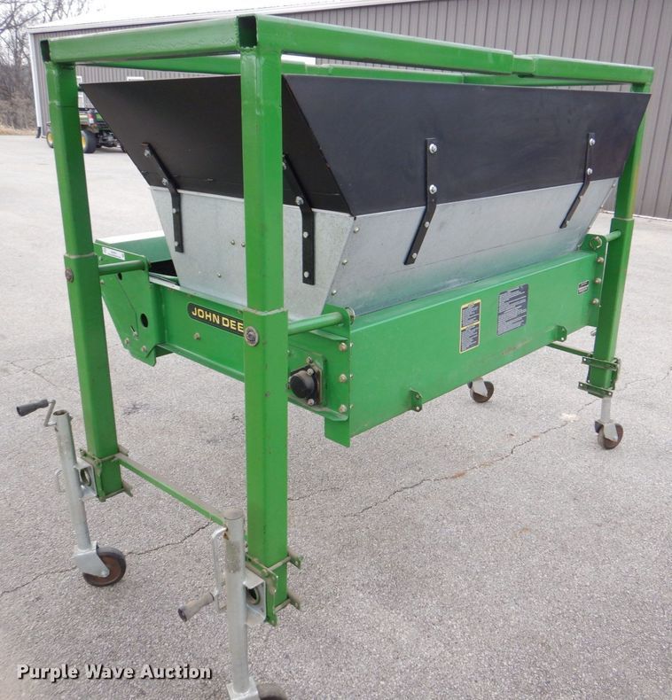 image for item MJ9911 2000 John Deere TD100  top dresser spreader
