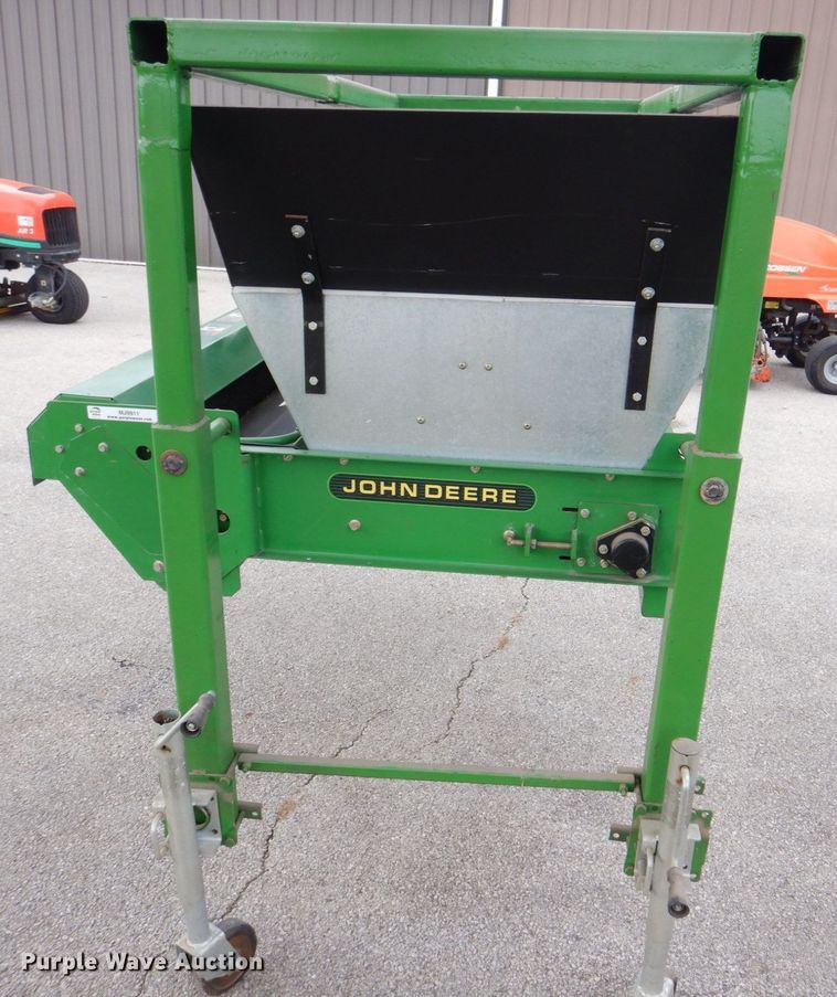 image for item MJ9911 2000 John Deere TD100  top dresser spreader