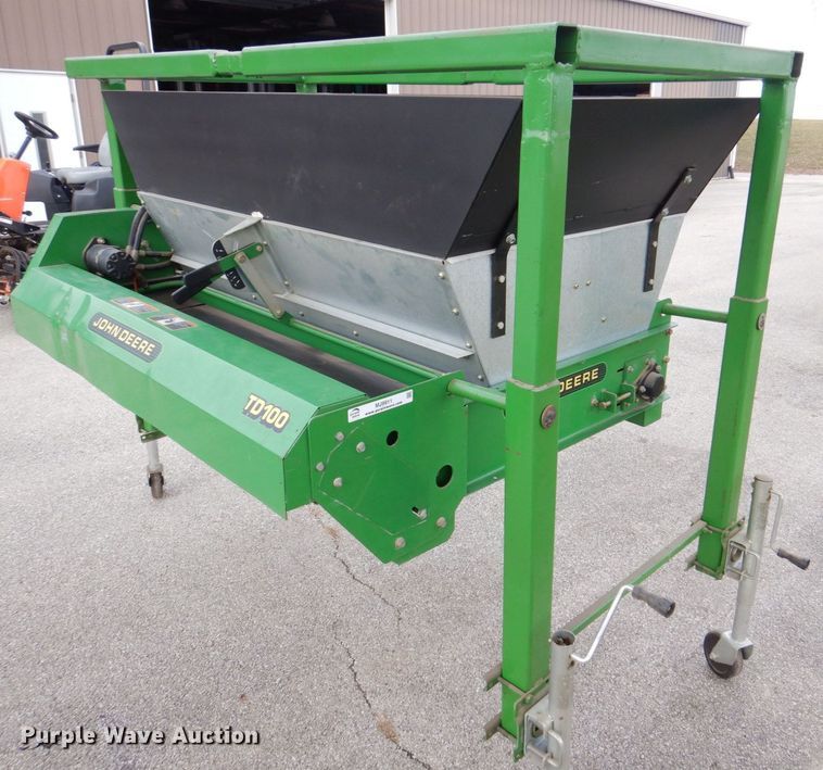 image for item MJ9911 2000 John Deere TD100  top dresser spreader