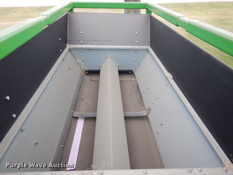 image for item MJ9911 2000 John Deere TD100  top dresser spreader