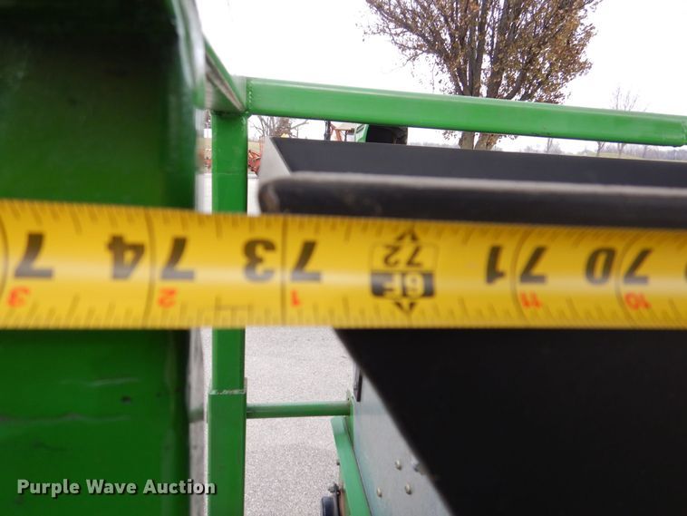 image for item MJ9911 2000 John Deere TD100  top dresser spreader