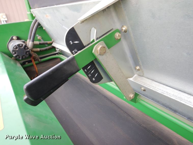 image for item MJ9911 2000 John Deere TD100  top dresser spreader