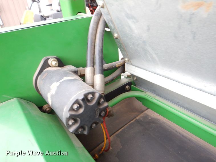 image for item MJ9911 2000 John Deere TD100  top dresser spreader
