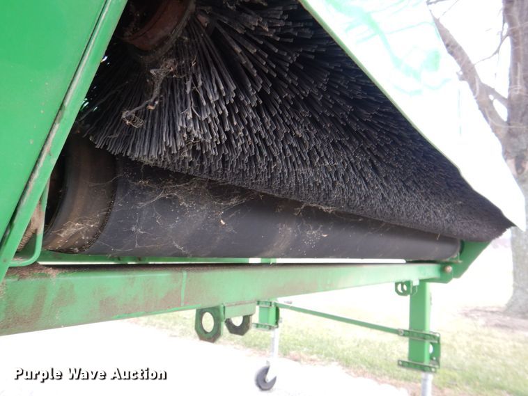 image for item MJ9911 2000 John Deere TD100  top dresser spreader