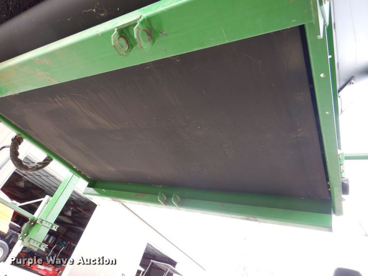 image for item MJ9911 2000 John Deere TD100  top dresser spreader