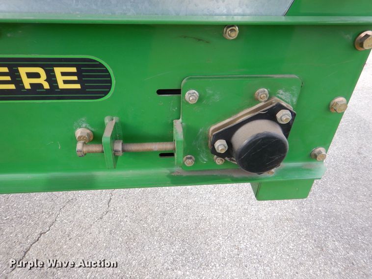 image for item MJ9911 2000 John Deere TD100  top dresser spreader