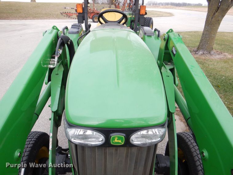 image for item MJ9912 2008 John Deere 4120  MFWD tractor