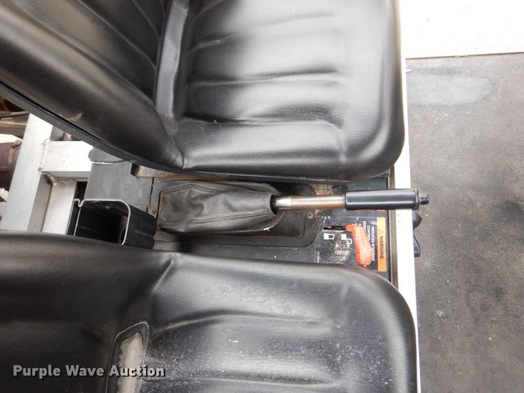 image for item MJ9914 2001 Club Car Carryall Turf 272  golf cart