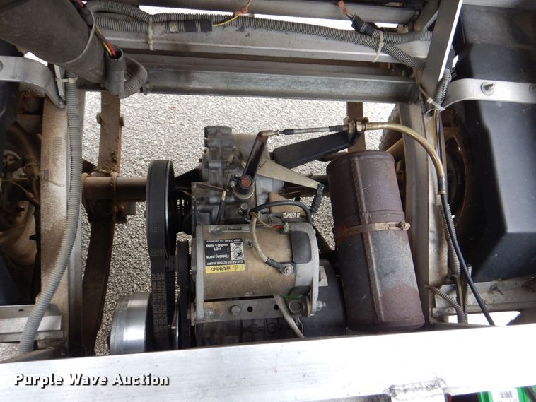 image for item MJ9914 2001 Club Car Carryall Turf 272  golf cart