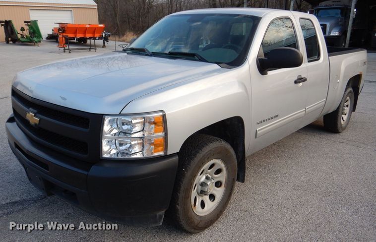 image for item MJ9919 2011 Chevrolet Silverado 1500  Ext. Cab pickup truck