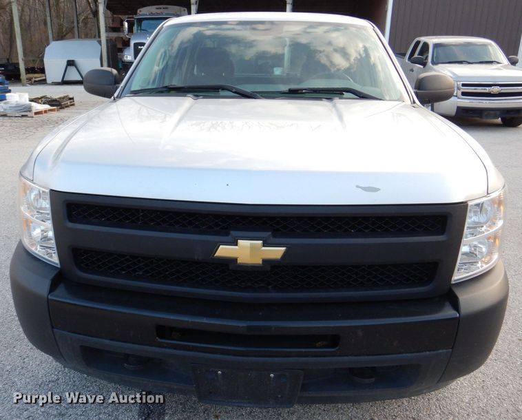 image for item MJ9919 2011 Chevrolet Silverado 1500  Ext. Cab pickup truck