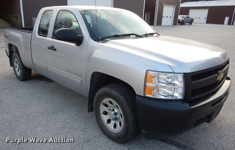image for item MJ9919 2011 Chevrolet Silverado 1500  Ext. Cab pickup truck