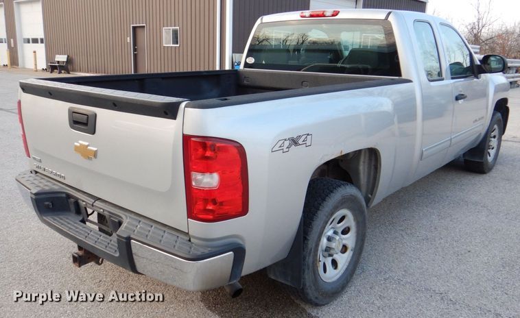 image for item MJ9919 2011 Chevrolet Silverado 1500  Ext. Cab pickup truck