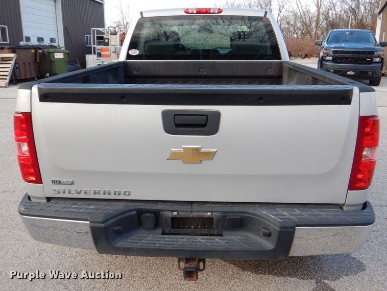 image for item MJ9919 2011 Chevrolet Silverado 1500  Ext. Cab pickup truck