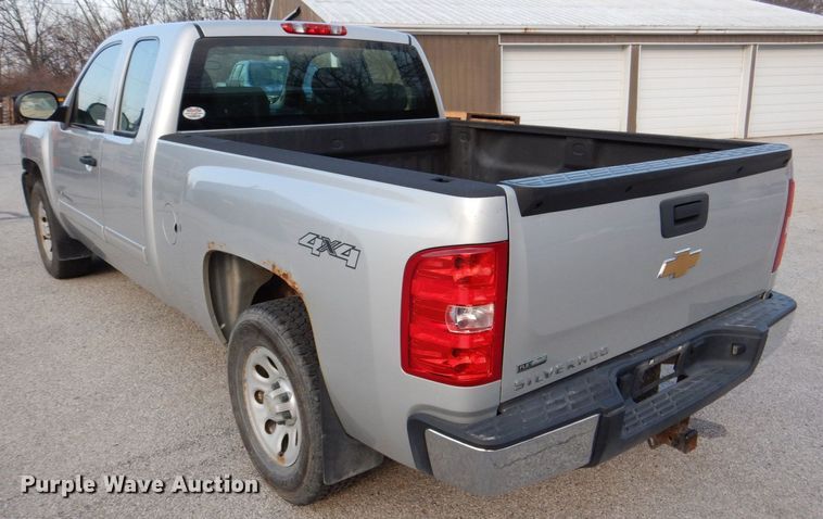 image for item MJ9919 2011 Chevrolet Silverado 1500  Ext. Cab pickup truck