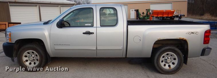 image for item MJ9919 2011 Chevrolet Silverado 1500  Ext. Cab pickup truck