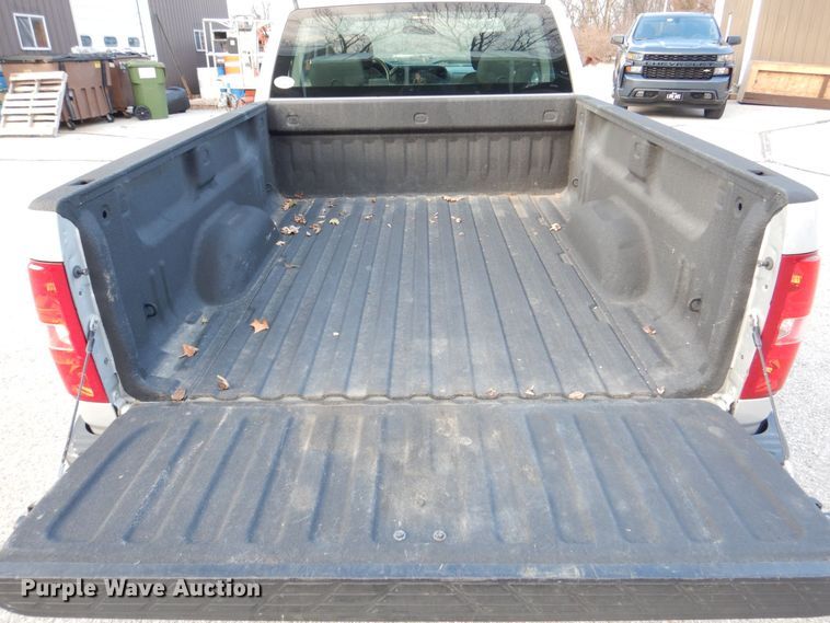 image for item MJ9919 2011 Chevrolet Silverado 1500  Ext. Cab pickup truck