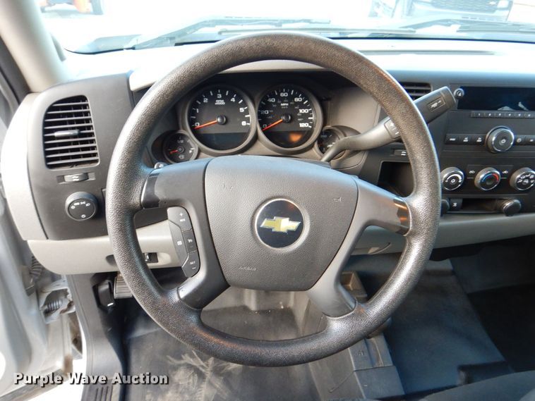 image for item MJ9919 2011 Chevrolet Silverado 1500  Ext. Cab pickup truck