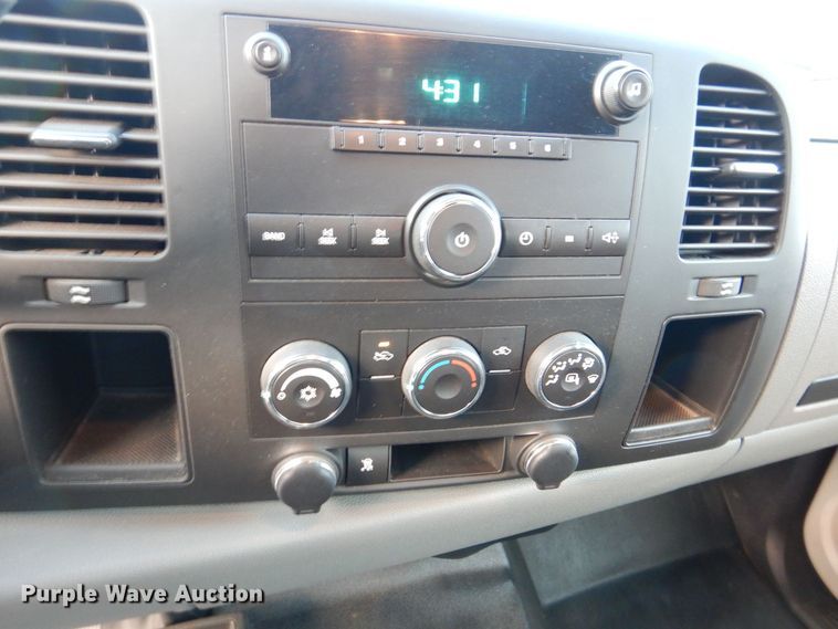 image for item MJ9919 2011 Chevrolet Silverado 1500  Ext. Cab pickup truck