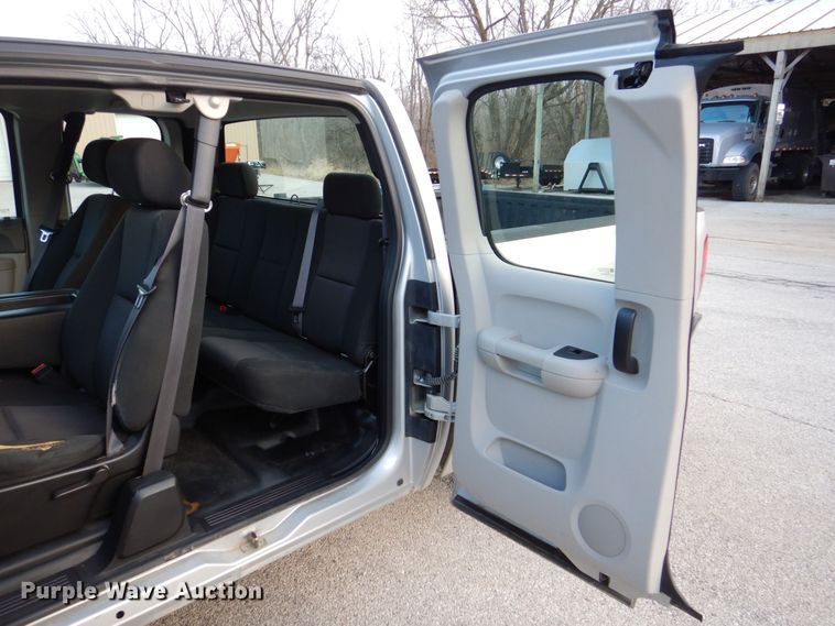 image for item MJ9919 2011 Chevrolet Silverado 1500  Ext. Cab pickup truck