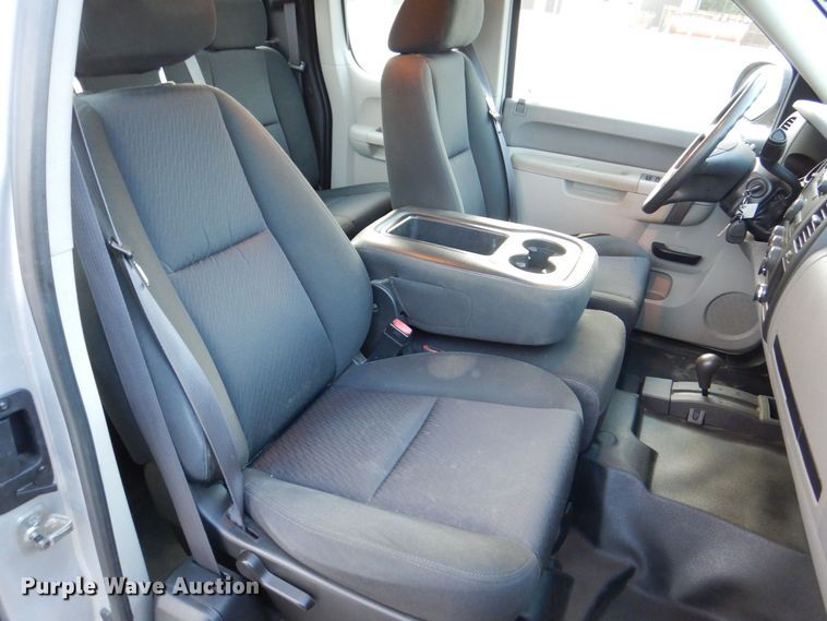 image for item MJ9919 2011 Chevrolet Silverado 1500  Ext. Cab pickup truck