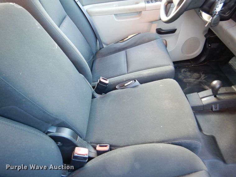 image for item MJ9919 2011 Chevrolet Silverado 1500  Ext. Cab pickup truck