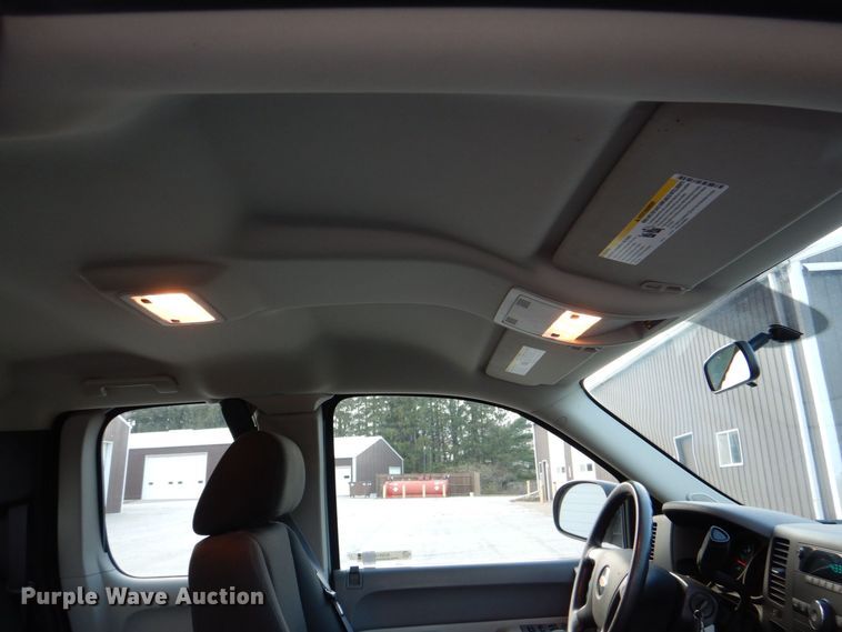 image for item MJ9919 2011 Chevrolet Silverado 1500  Ext. Cab pickup truck