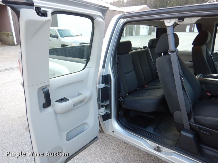 image for item MJ9919 2011 Chevrolet Silverado 1500  Ext. Cab pickup truck