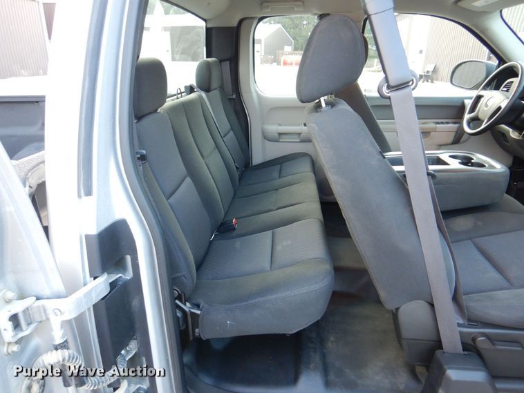 image for item MJ9919 2011 Chevrolet Silverado 1500  Ext. Cab pickup truck