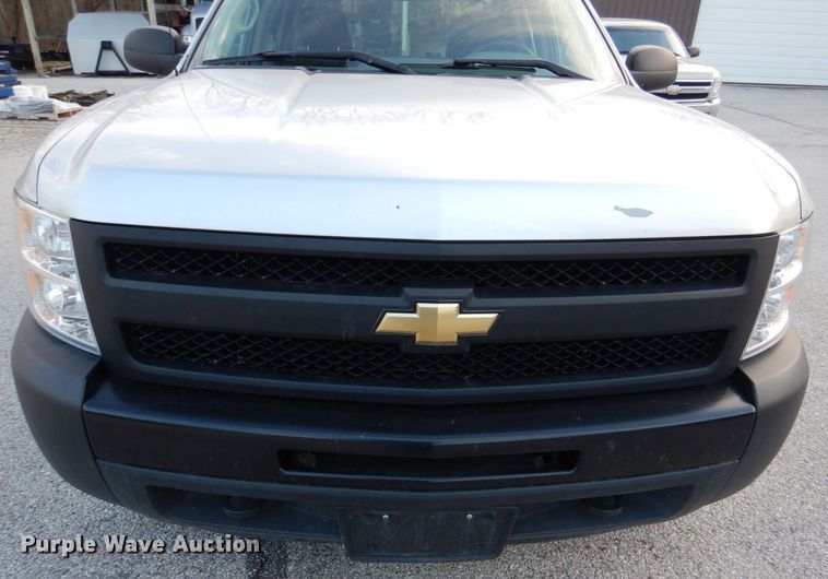 image for item MJ9919 2011 Chevrolet Silverado 1500  Ext. Cab pickup truck